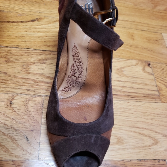 Shoes - Picture 6 of 6